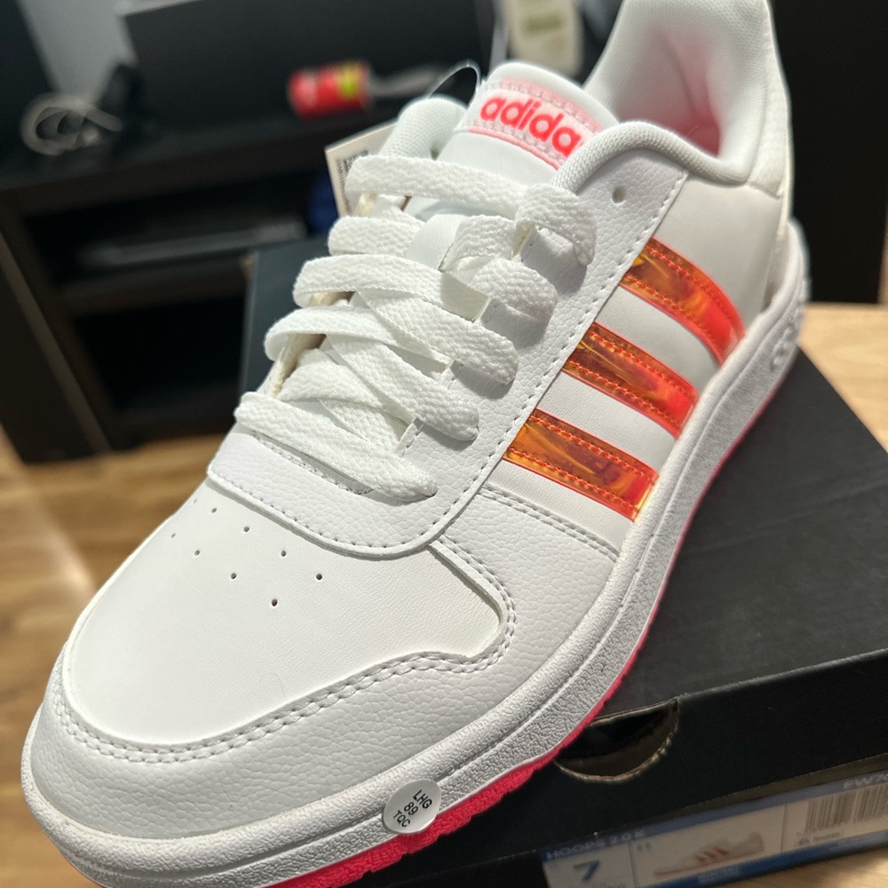 Adidas Hoops 2.0 K FW7616 womens US size 7.0